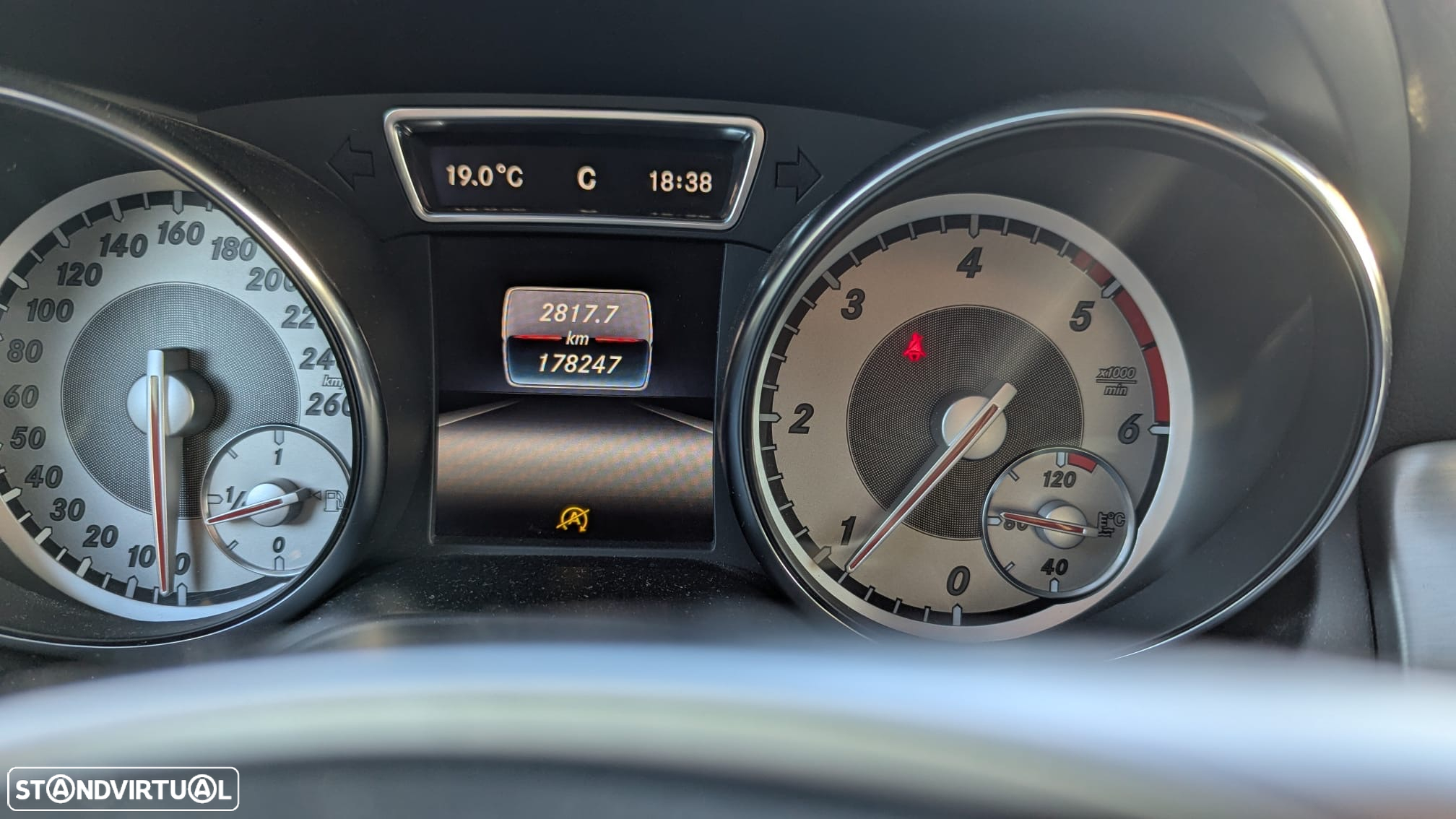 Mercedes-Benz CLA 180 d Shooting Brake AMG Line - 11