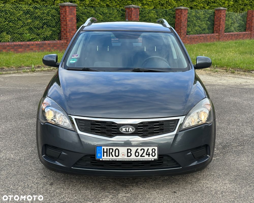 Kia Ceed - 10