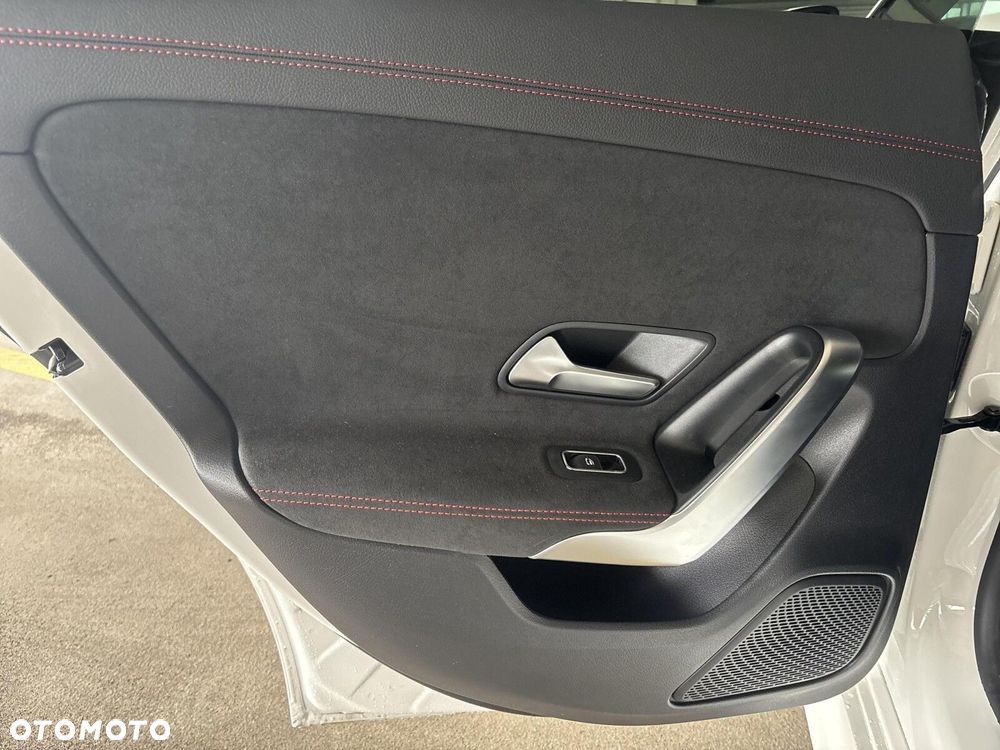 Mercedes-Benz CLA - 23