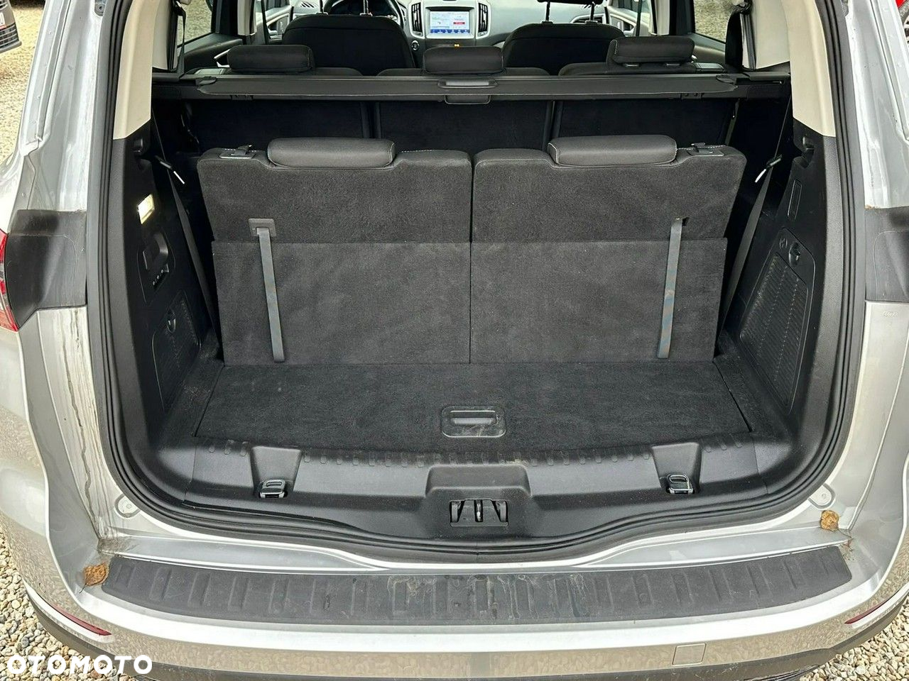 Ford S-Max - 13