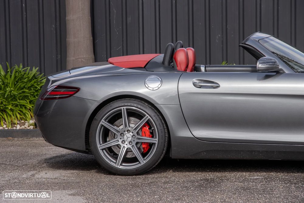 Mercedes-Benz SLS 63 AMG Roadster - 36
