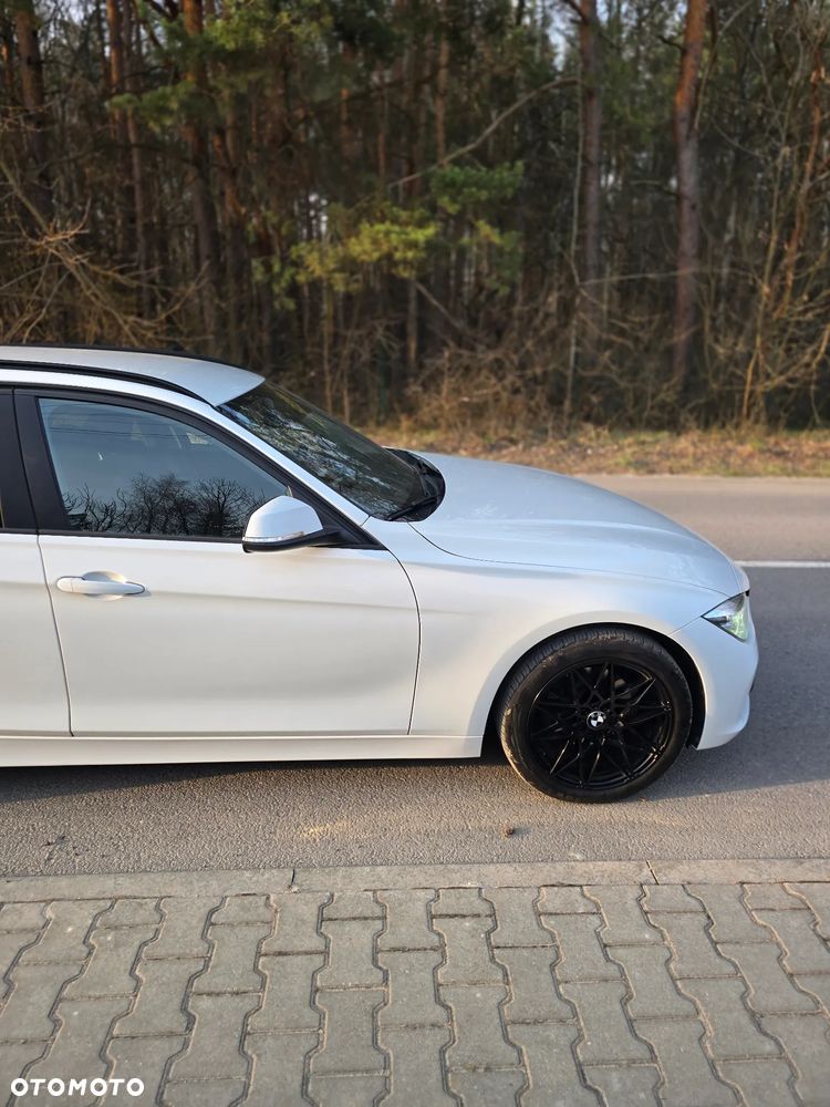 BMW Seria 3 320d Sport Line - 13