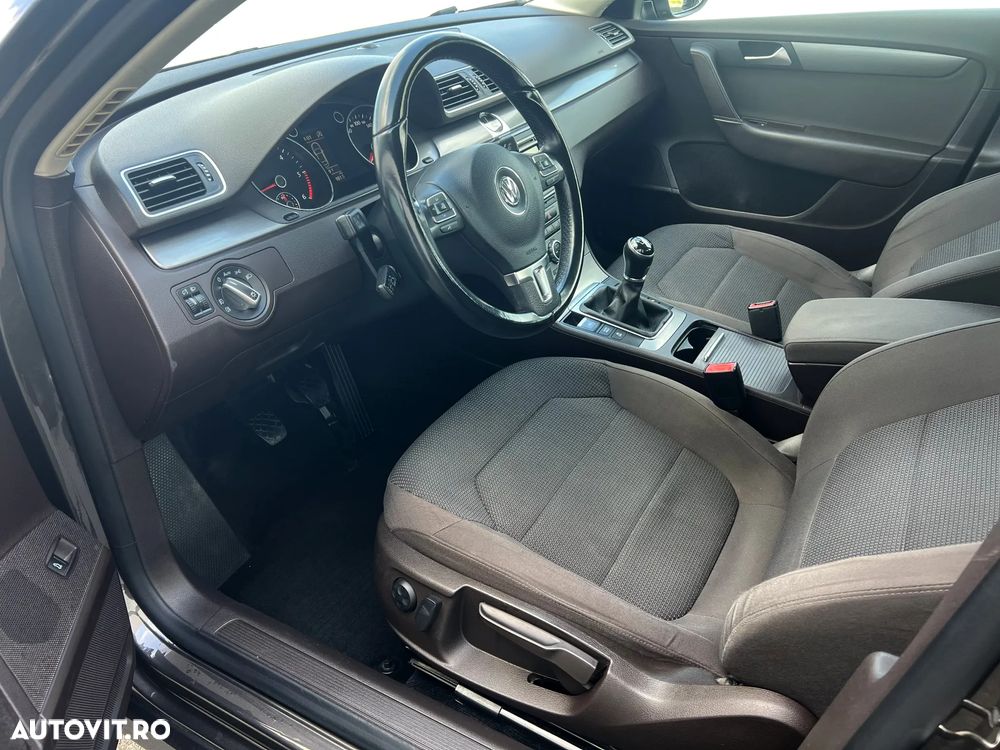 Volkswagen Passat 2.0 TDI BlueMotion Technology Comfortline - 30