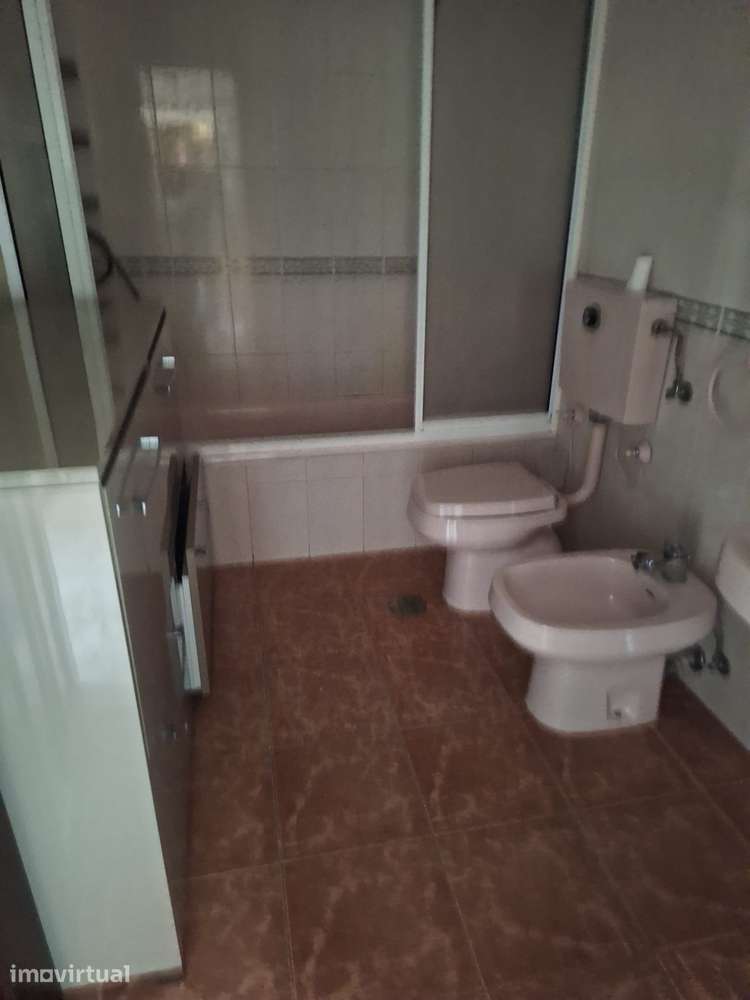 Apartamento com 6 assoalhadas em freamunde - Grande imagem: 3/14