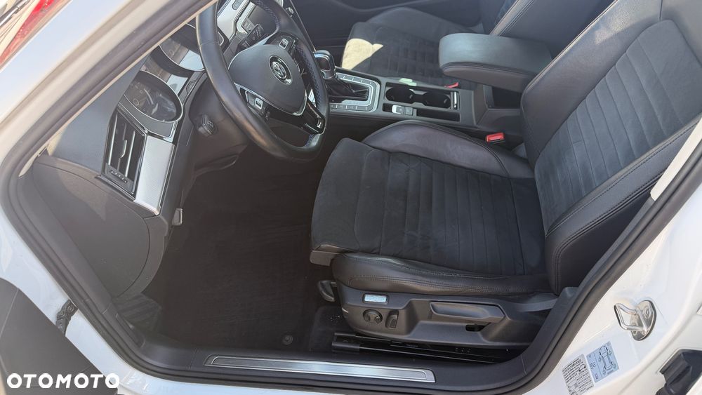 Volkswagen Passat - 11