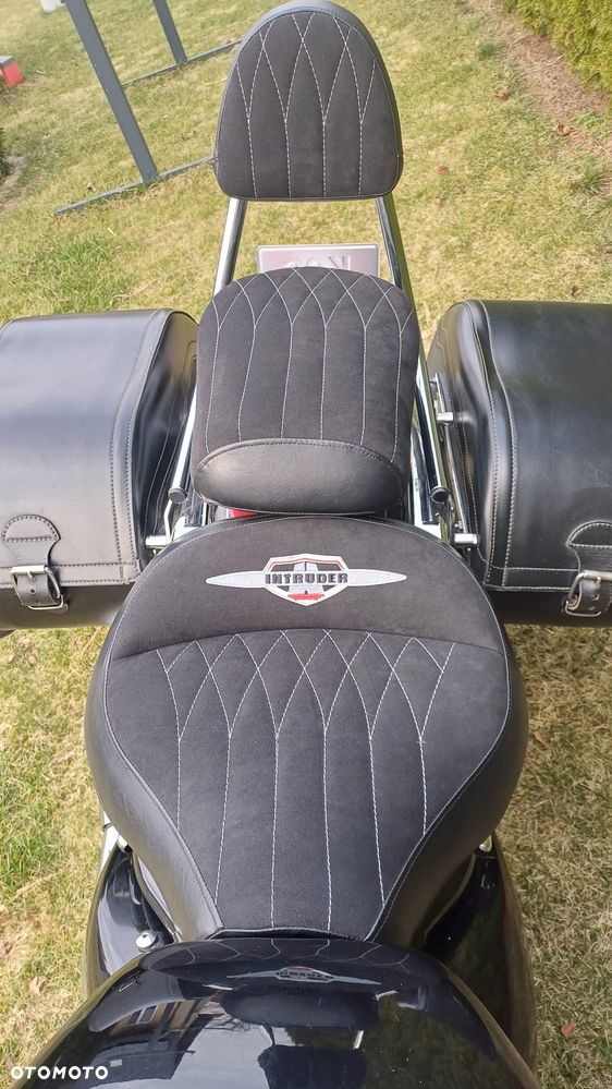 Suzuki Intruder - 11