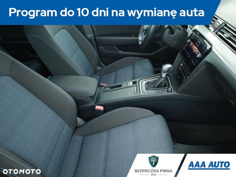 Volkswagen Passat - 9