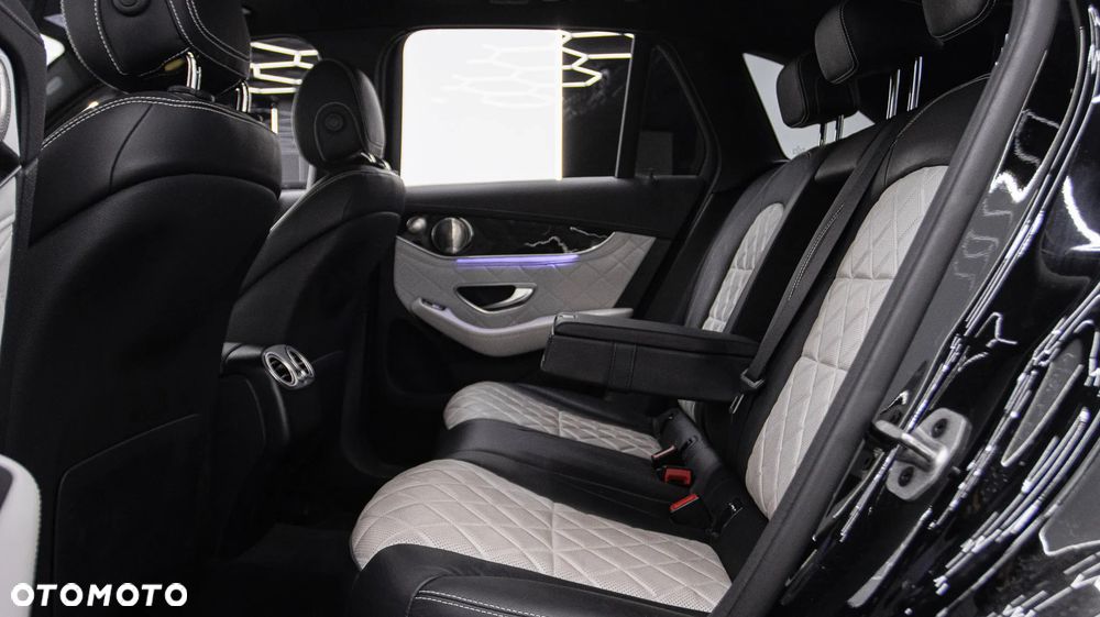 Mercedes-Benz GLC 300 e 4-Matic - 21