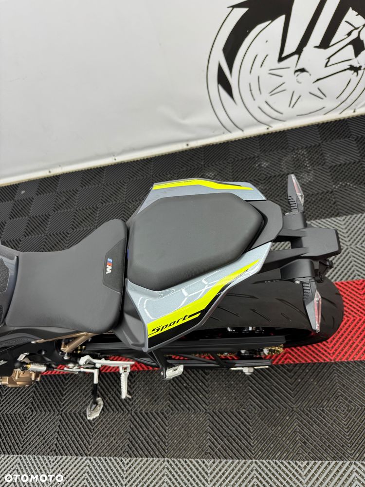 BMW S - 18
