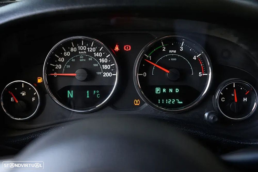 Jeep Wrangler 2.8 CRD Auto Sport - 35