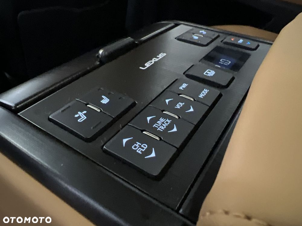 Lexus ES 300h Omotenashi - 16