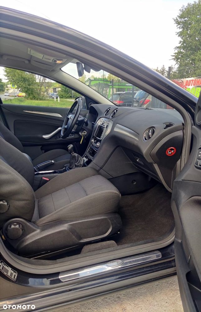 Ford Mondeo 2.0 Ghia - 9