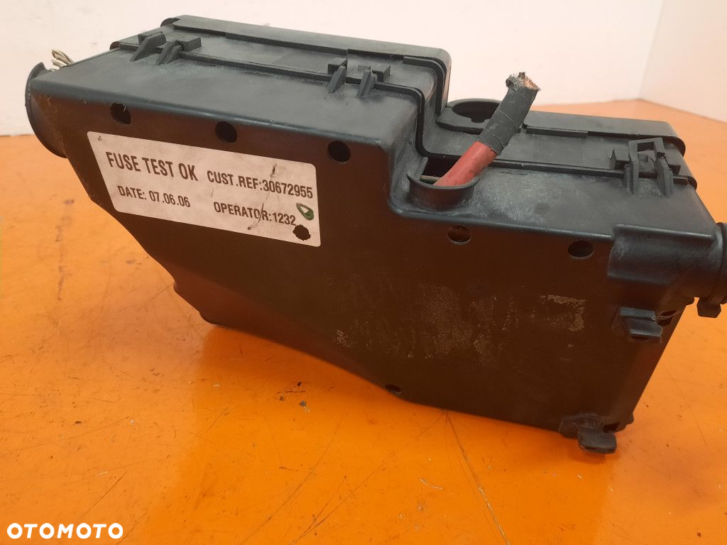 VOLVO V50 I 2.0D 136KM 03-11 SKRZYNKA BEZPIECZNIKÓW 8688040 D4204T - 8