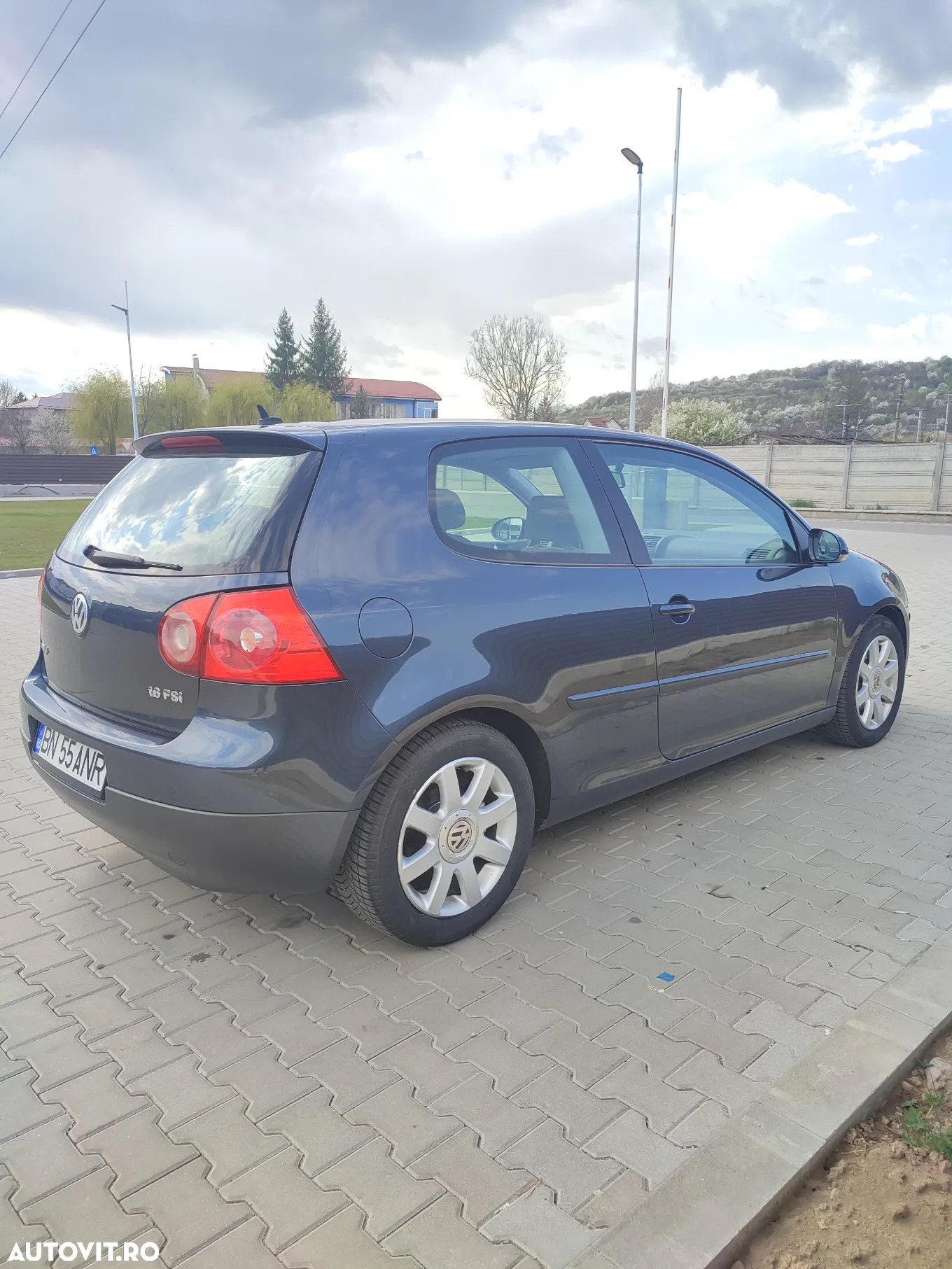 Volkswagen Golf 1.6 FSI Sportline - 4