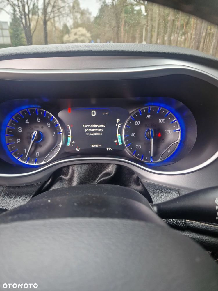 Chrysler Pacifica - 8