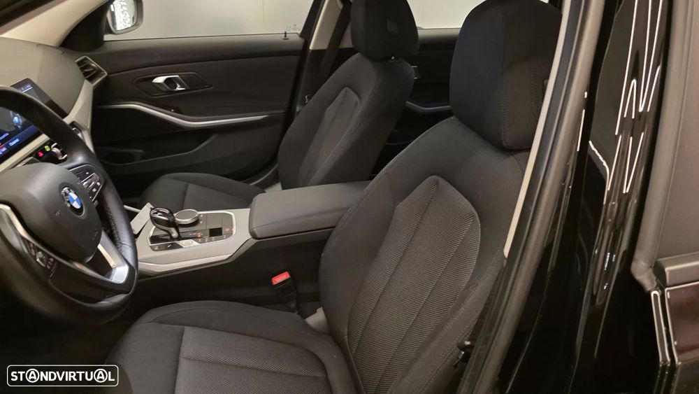 BMW 318 d Touring Auto - 36