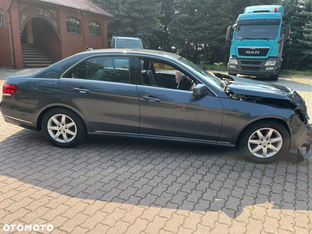 Mercedes-Benz Klasa E 220 CDI DPF BlueEFFICIENCY Automatik Avantgarde - 7