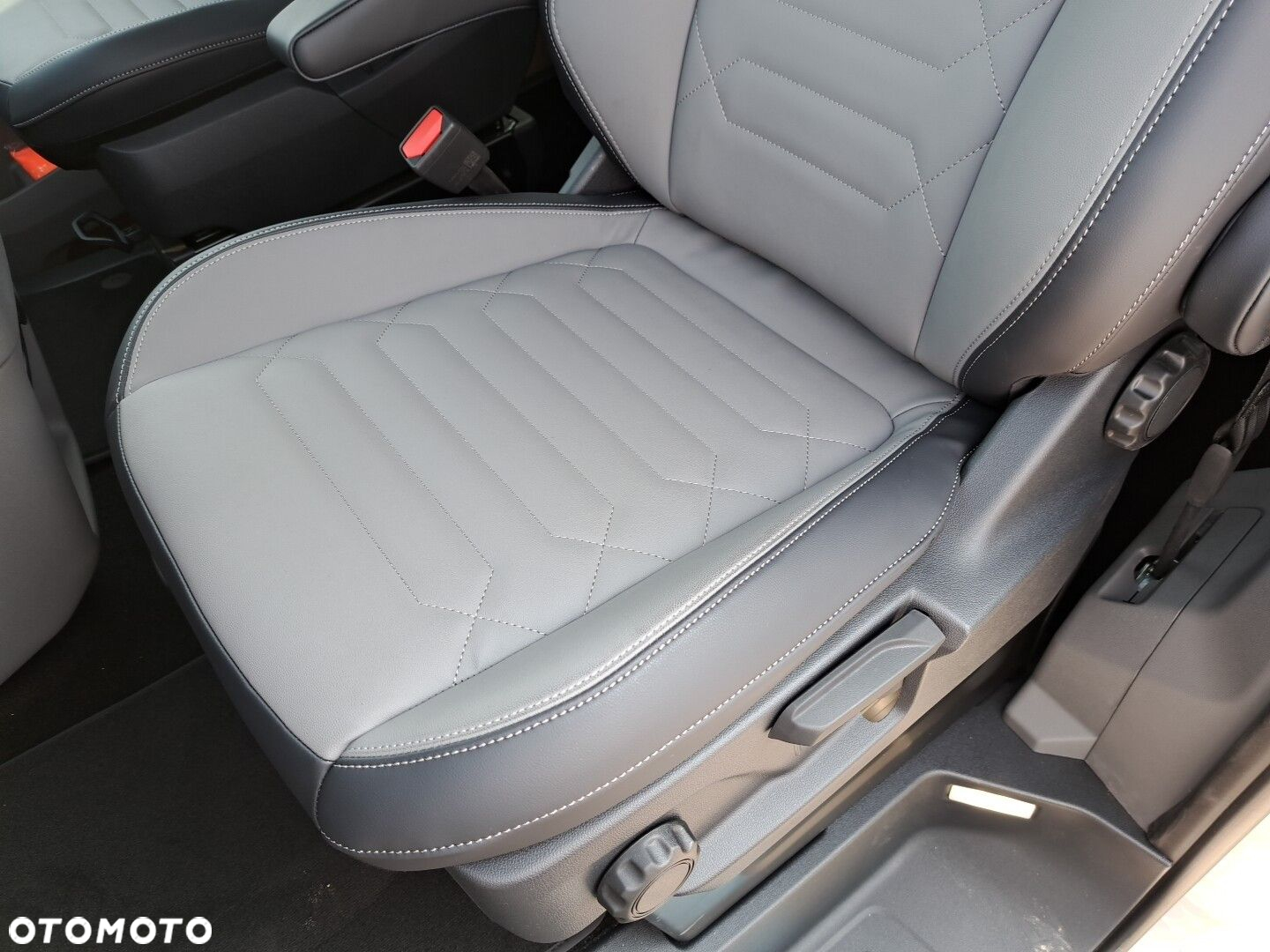 Volkswagen Caravelle - 13