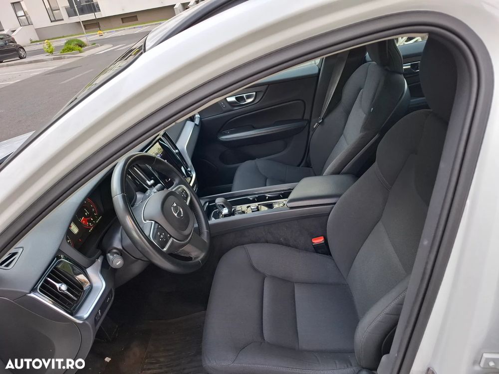 Volvo V60 B4 MHEV AT8 FWD Momentum Pro - 23