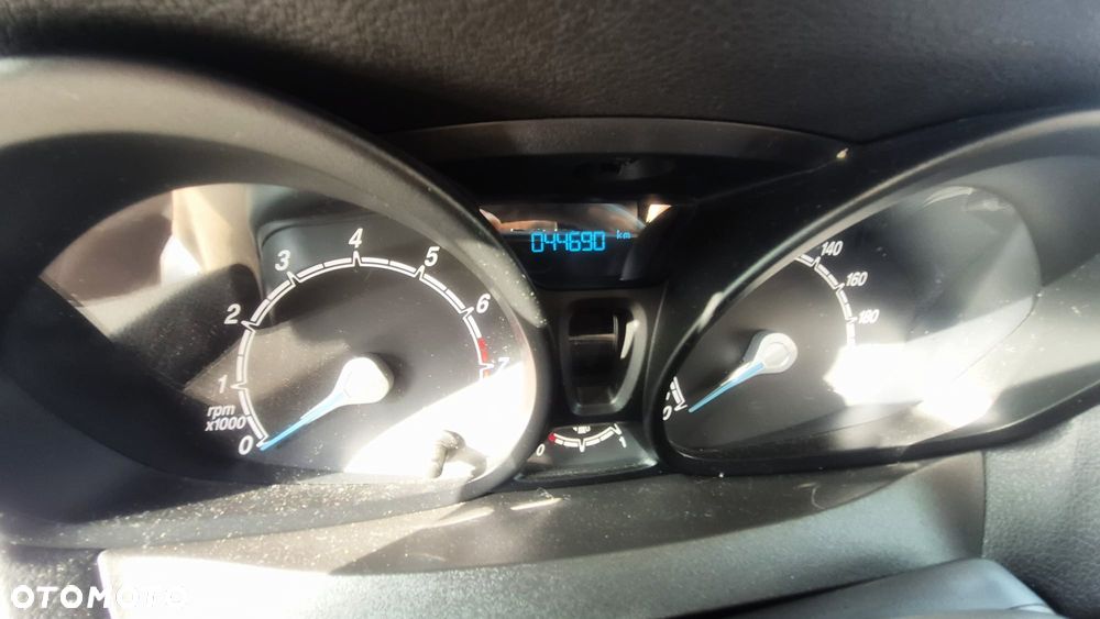 Ford Transit Courier - 9