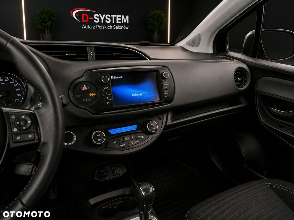 Toyota Yaris Hybrid 100 Premium - 11