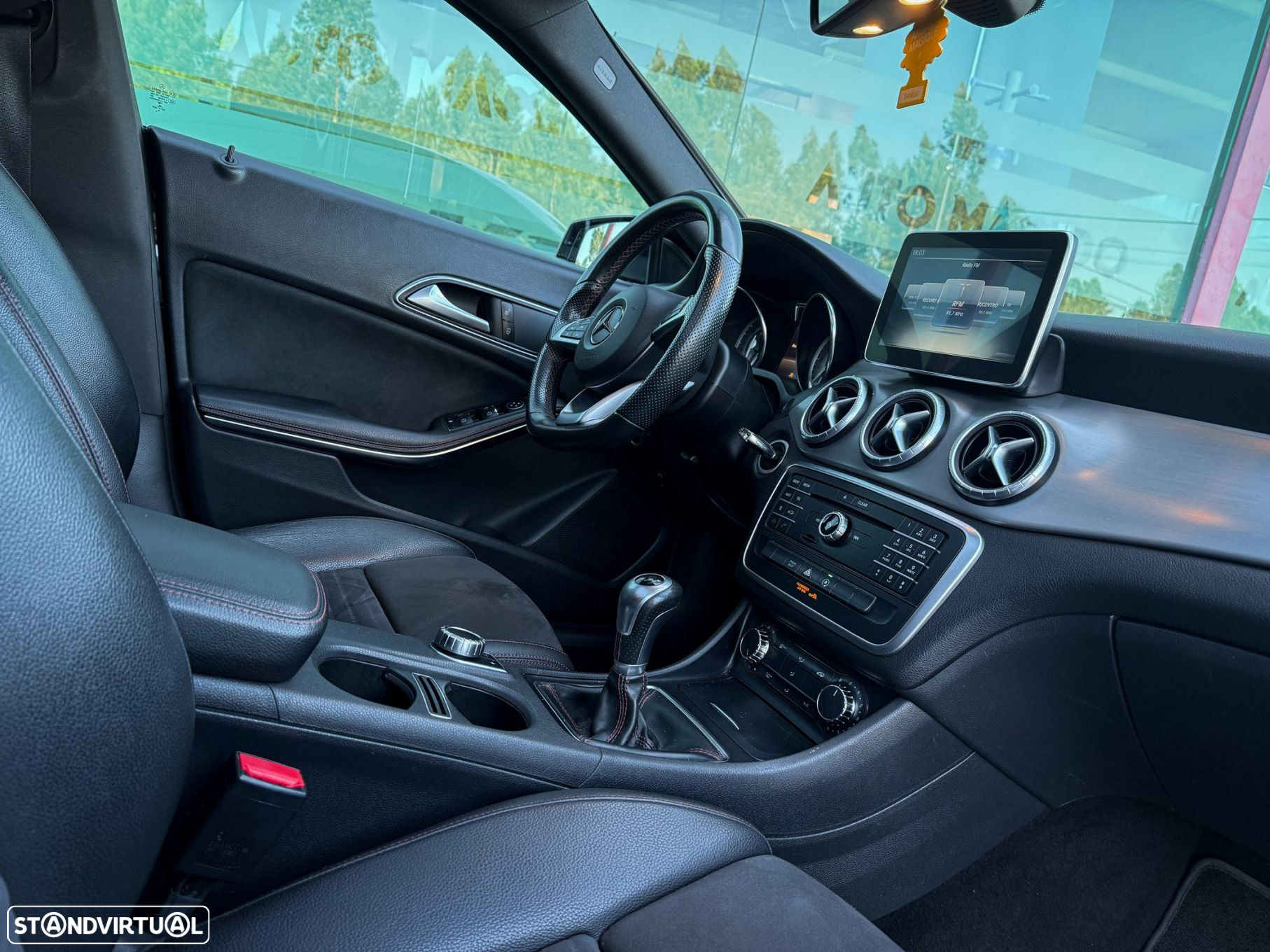 Mercedes-Benz CLA 200 d Shooting Brake AMG Line - 10