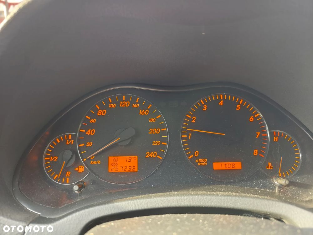 Toyota Avensis 1.6 VVT-i Luna - 15