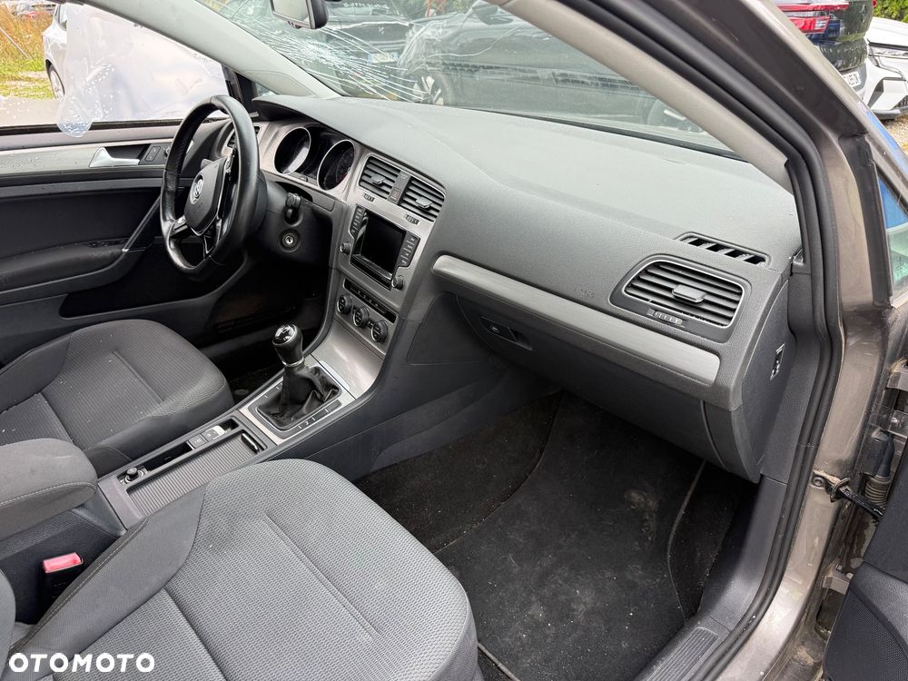 Volkswagen Golf - 6