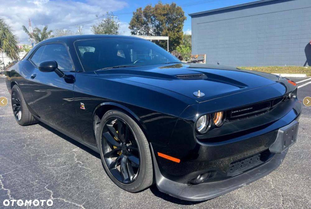 Dodge Challenger - 1