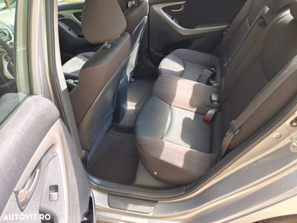 Hyundai Elantra 1.6 MPi Highway - 12