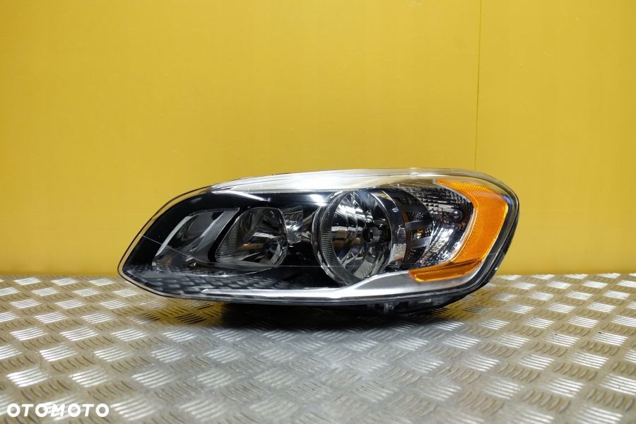 VOLVO XC60 LIFT 2013- REFLEKTOR LAMPA ZWYKŁA L USA - 1