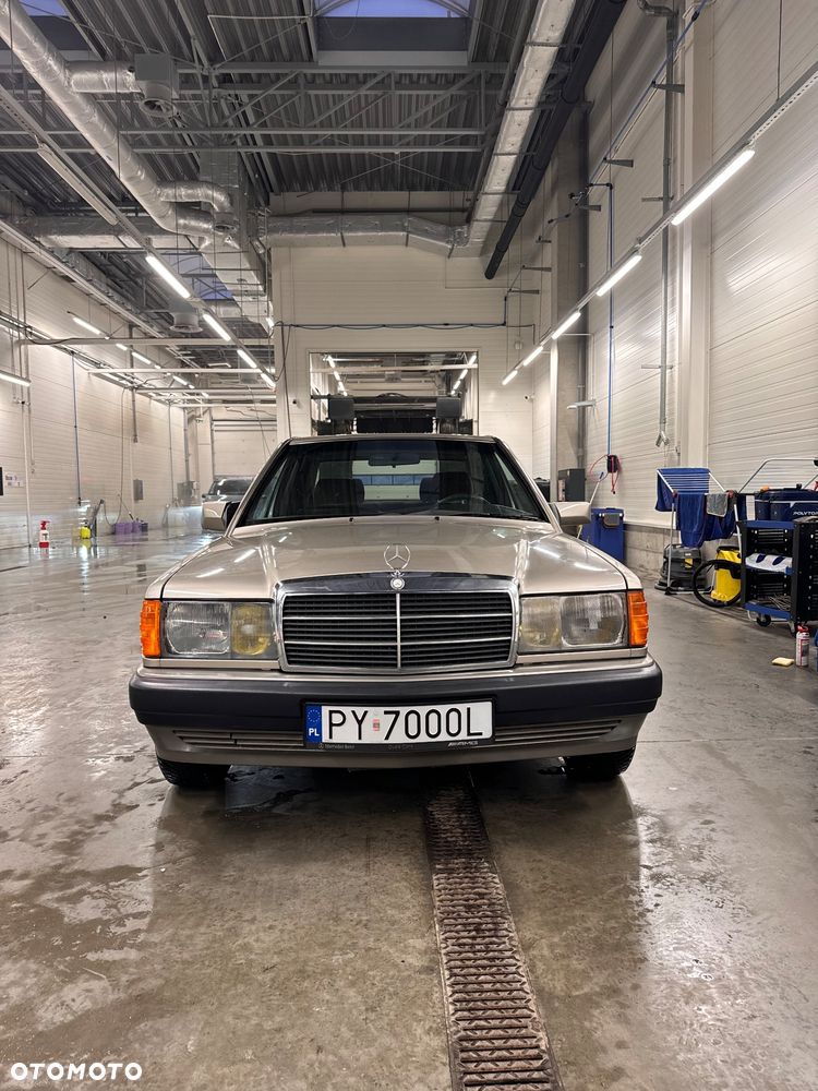 Mercedes-Benz W201 (190) - 3