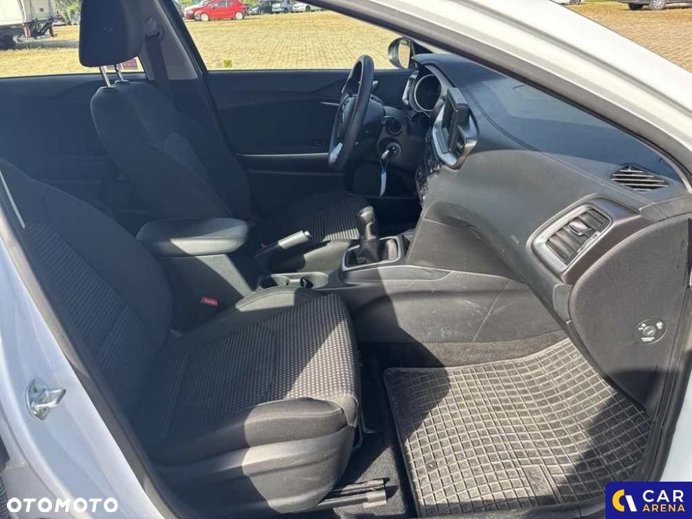 Kia Ceed - 24