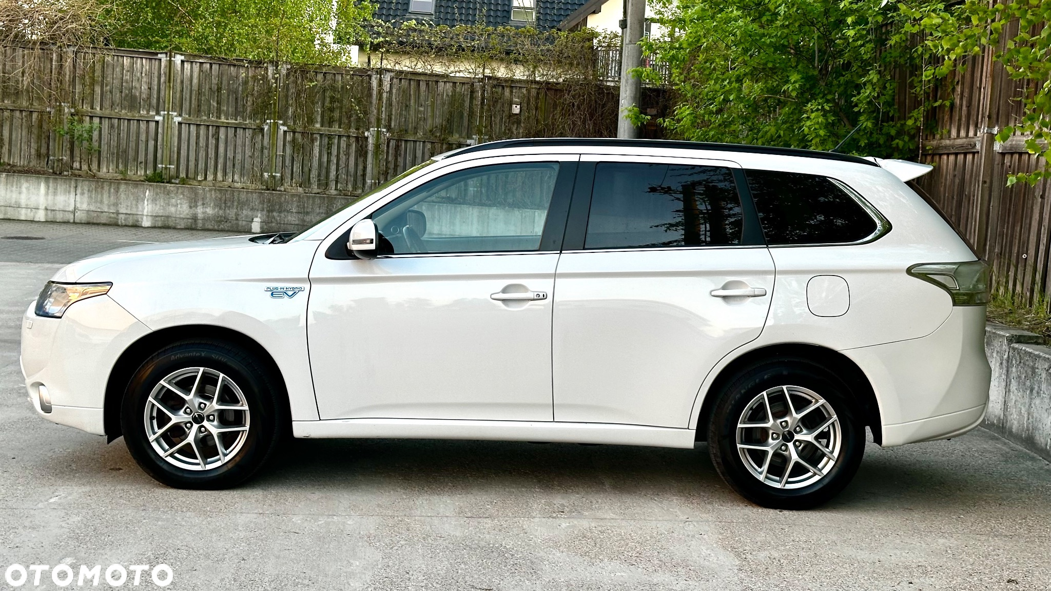 Mitsubishi Outlander 2.0 4WD Plug-In Hybrid Top - 2