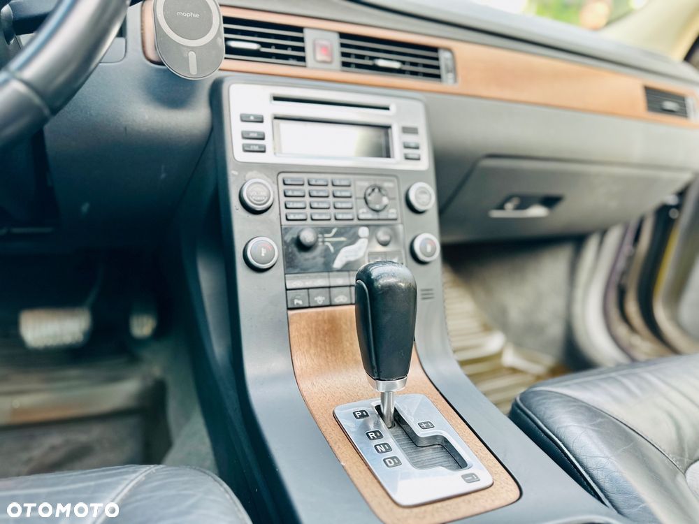Volvo V70 D5 Summum - 9