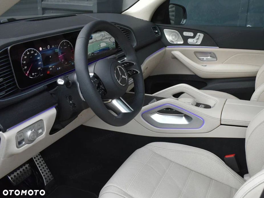 Mercedes-Benz GLS - 12