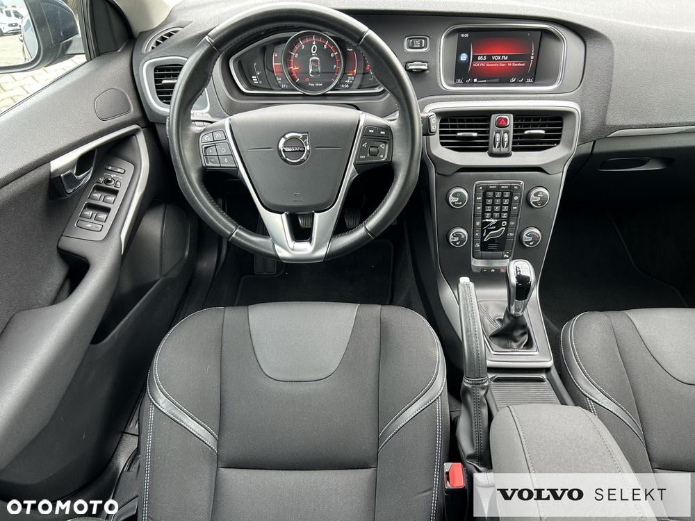 Volvo V40 - 24