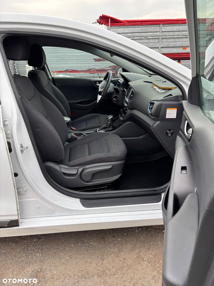 Hyundai IONIQ - 16