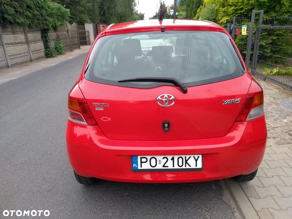 Toyota Yaris 1.0 Terra - 11