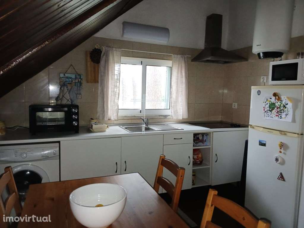 Moradia geminada T3, arquitetura tradicional- Aroeira - Grande imagem: 2/22