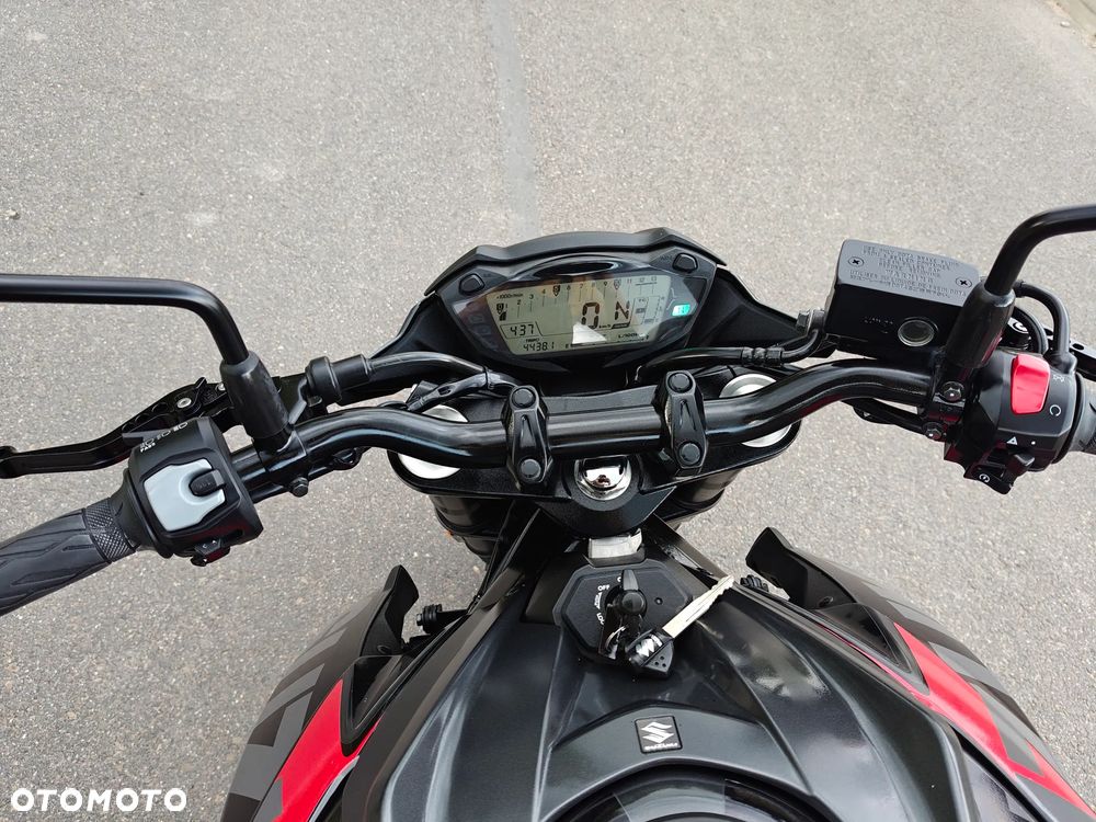 Suzuki GSX - 18