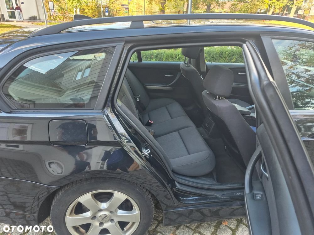 BMW Seria 3 318i - 25