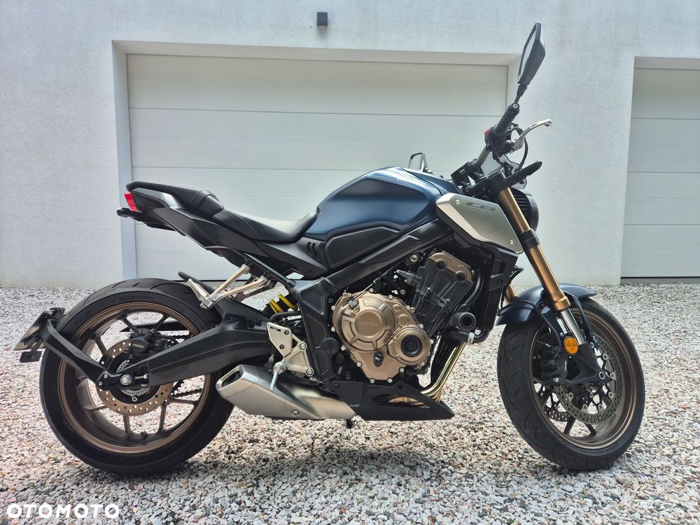 Honda CB - 1
