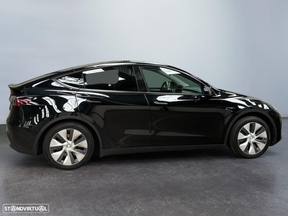 Tesla Model Y Standard RWD - 6