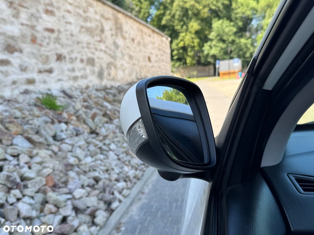 Hyundai i30 ver-blue-kombi-1-4-classic-navigation - 23