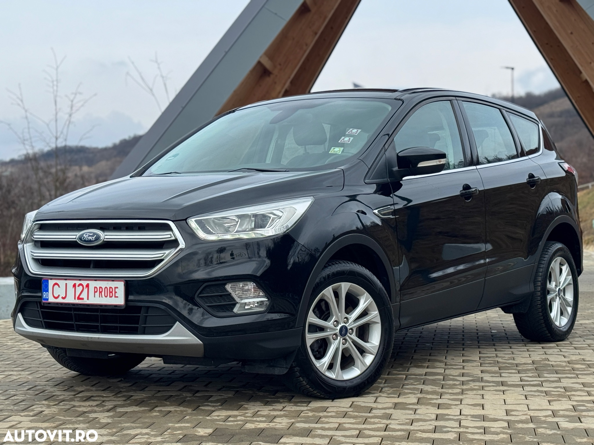 Ford Kuga 2.0 TDCi 2x4 Aut. Cool & Connect - 2