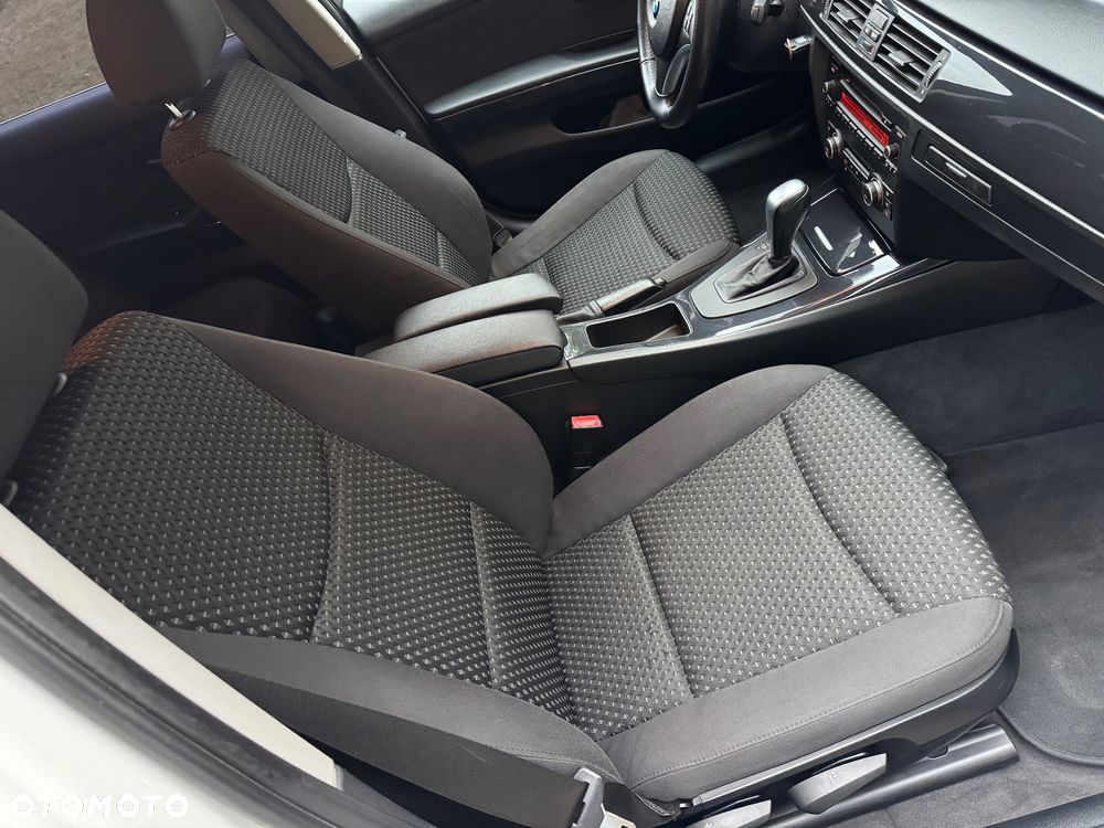 BMW Seria 3 318d DPF Touring Edition Sport - 17