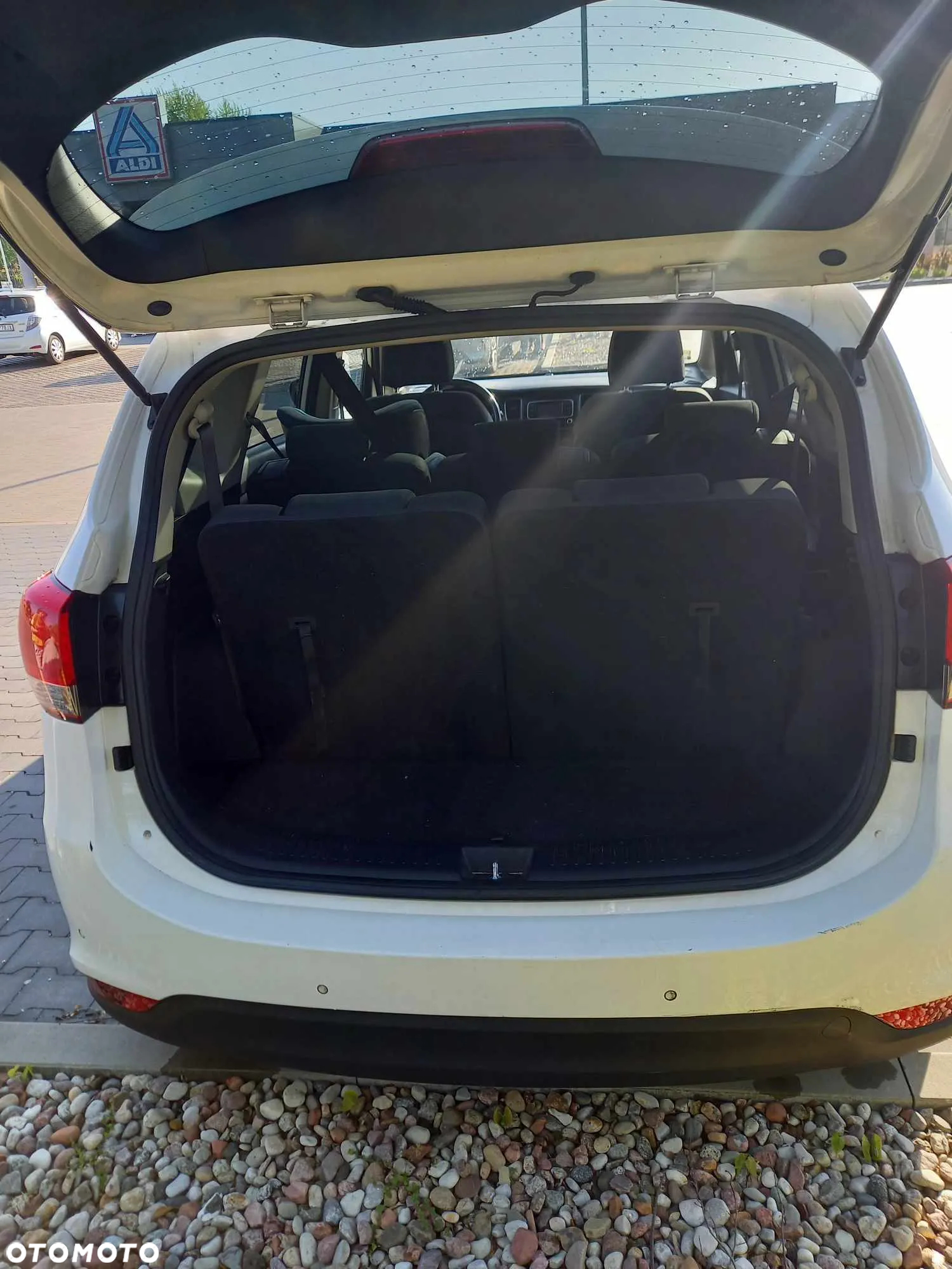 Kia Carens 1.7 CRDi Edition 7 - 10