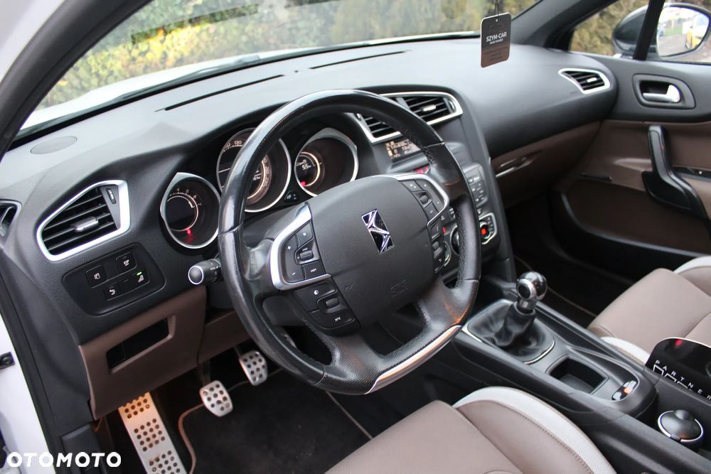 Citroën DS4 VTi 120 Urban Show - 16