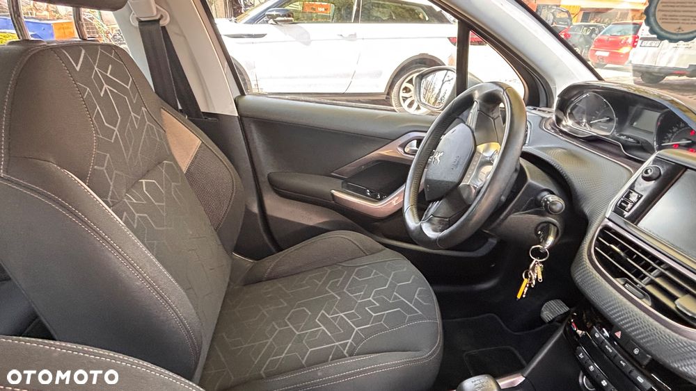 Peugeot 2008 1.6 e-HDi Allure S&S - 4